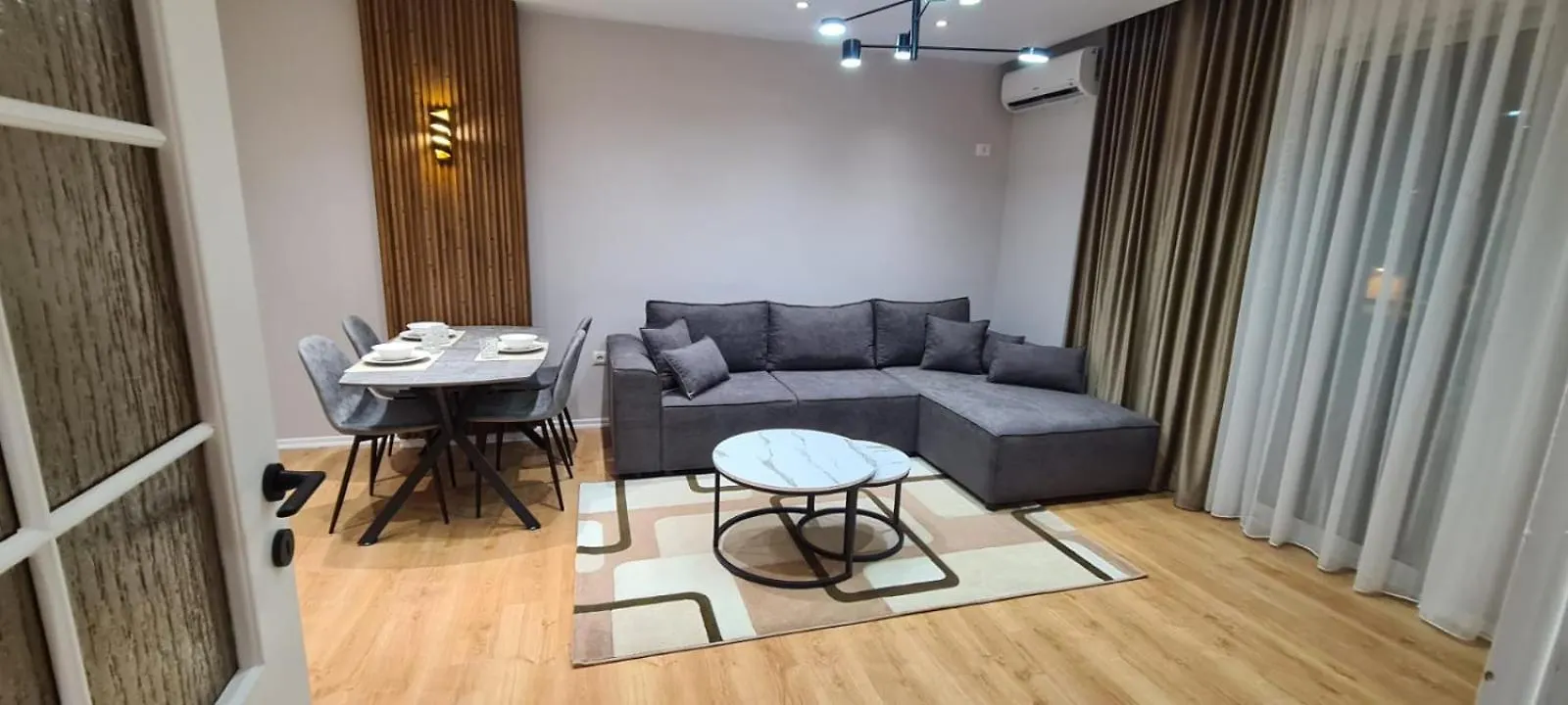Duo Apartments ティラナ